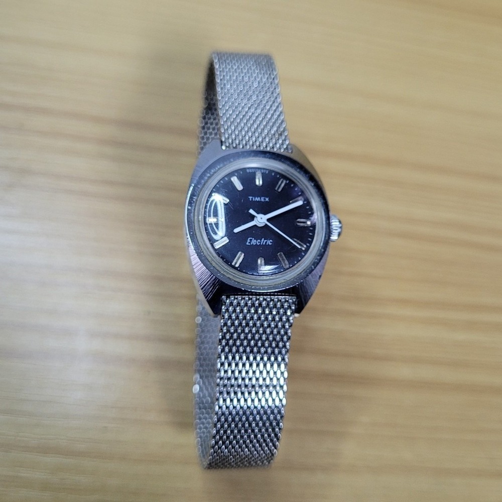 Vintage Timex Electric Watch Women Silver‎ Tone Black Dial Mesh Adjustable Band